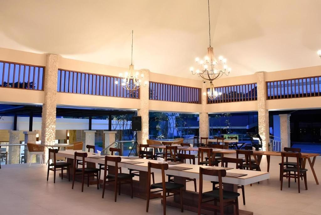 Hotel Putri Duyung Ancol Giacarta Esterno foto