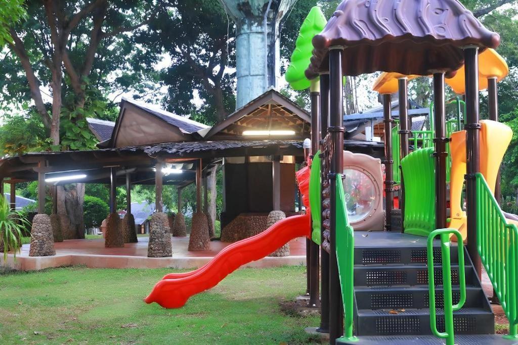 Hotel Putri Duyung Ancol Giacarta Esterno foto