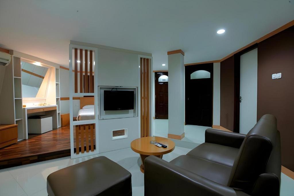 Hotel Putri Duyung Ancol Giacarta Esterno foto