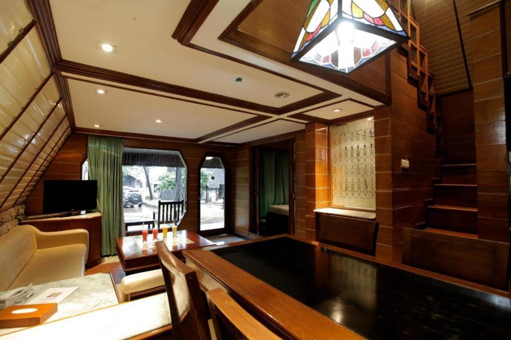 Hotel Putri Duyung Ancol Giacarta Esterno foto