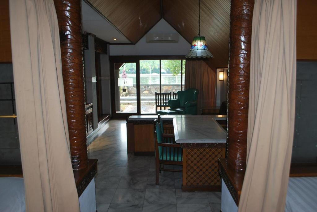 Hotel Putri Duyung Ancol Giacarta Esterno foto
