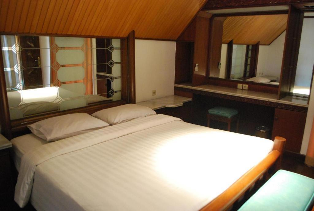 Hotel Putri Duyung Ancol Giacarta Esterno foto